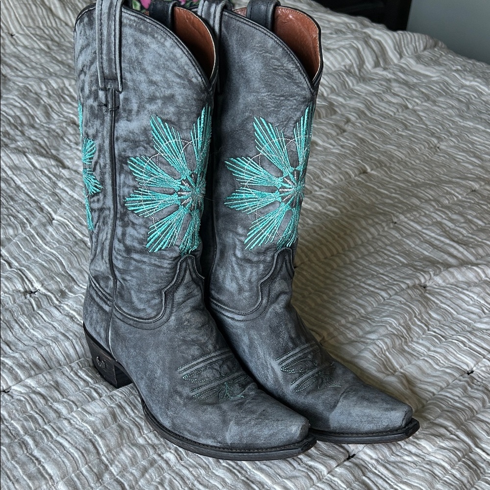 8 Second Angel - Gray Western Boots with Turquoise Embroidery
